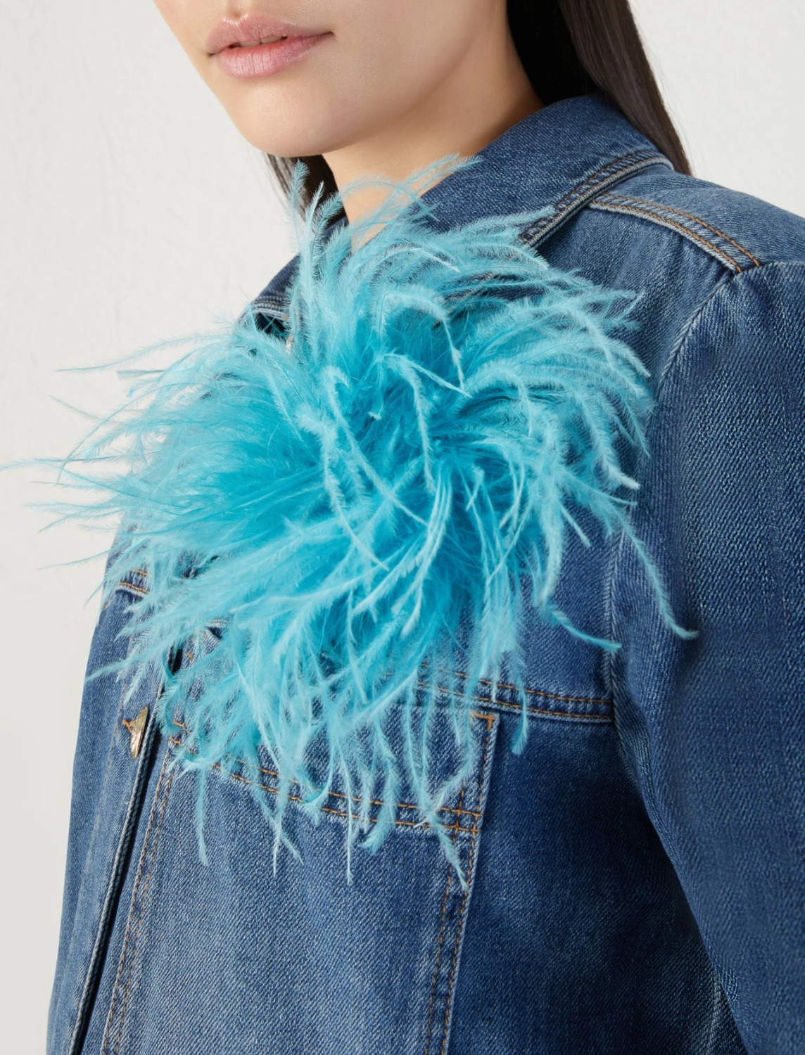 spilla di piume di struzzo jumbo marella pe 24.