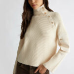 maglia con bottoni e tasca liu jo a.i.24.25. art. wf4475