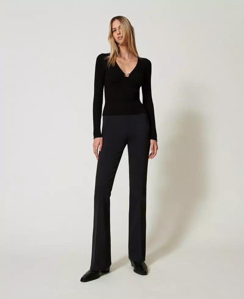 pantalone flare a vita alta twin set ai 24.25.
art. 242tt2113