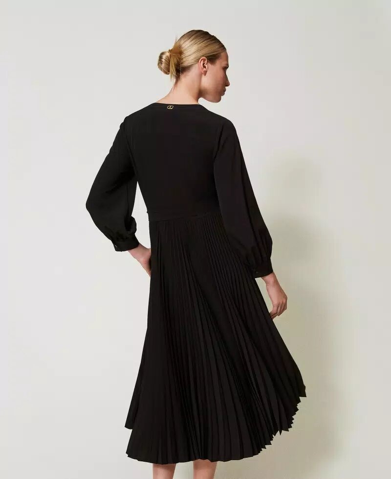 Abito longuette in crèpe de chine plissè twin set pe25
art. 251tp2420 - immagine 3