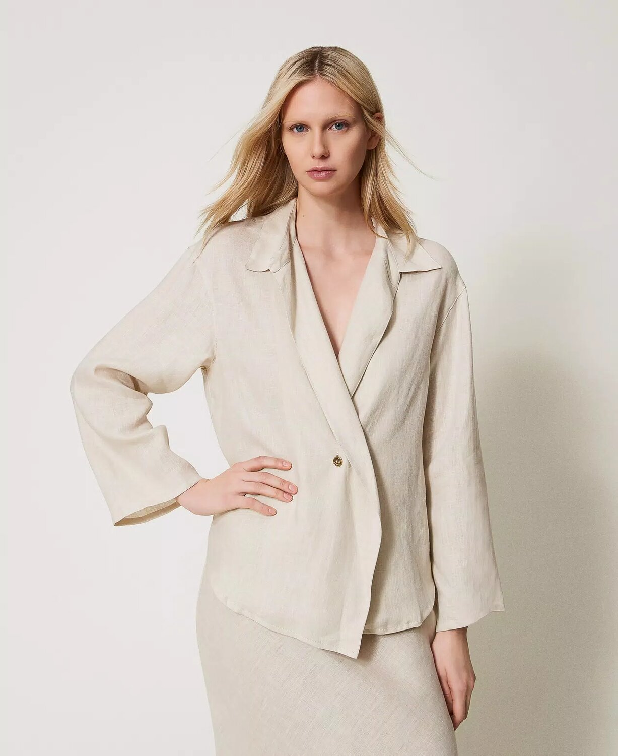 Camicia a portafoglio in lino twin set pe25
art. 251tf2017