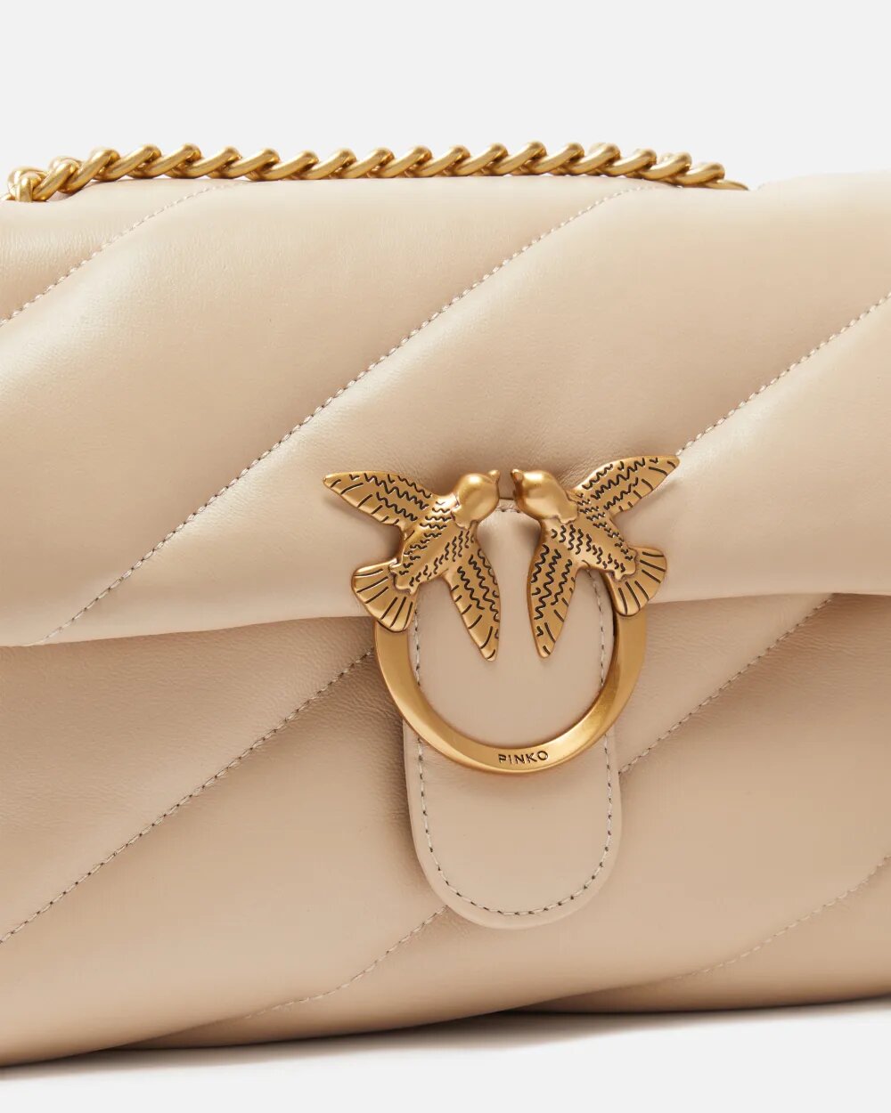 Love Puff Classic Cl Sheep Nap Pinko Borse Donna
100038A0F2 AI25.26. - immagine 11