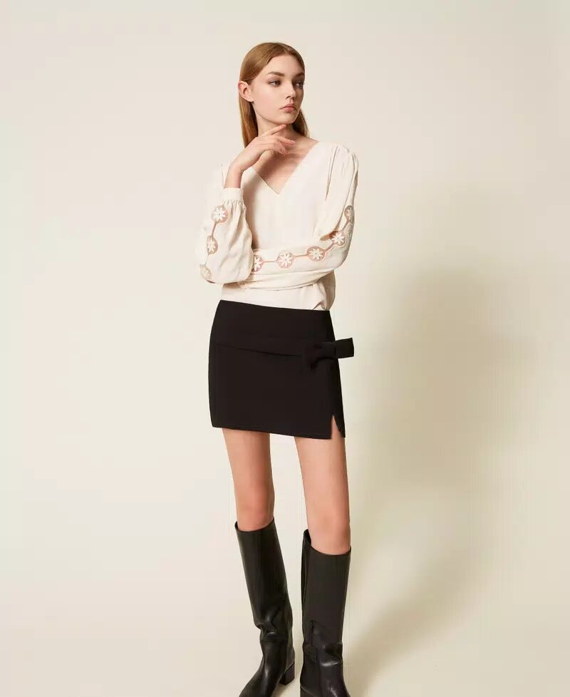 Blusa M/l Con Ricamo Twin Set Bluse Donna
252TP2151 AI25.26.